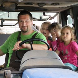 Traktorfahrt mit den Kindern