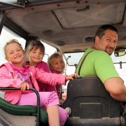 Traktorfahrt mit den Kindern